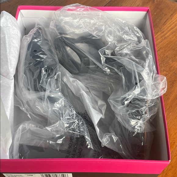 Chic Black Heels - Picture 2 of 7